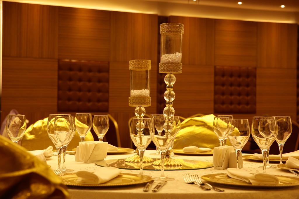 Atasehir Palace Hotel & Conference Estambul Exterior foto